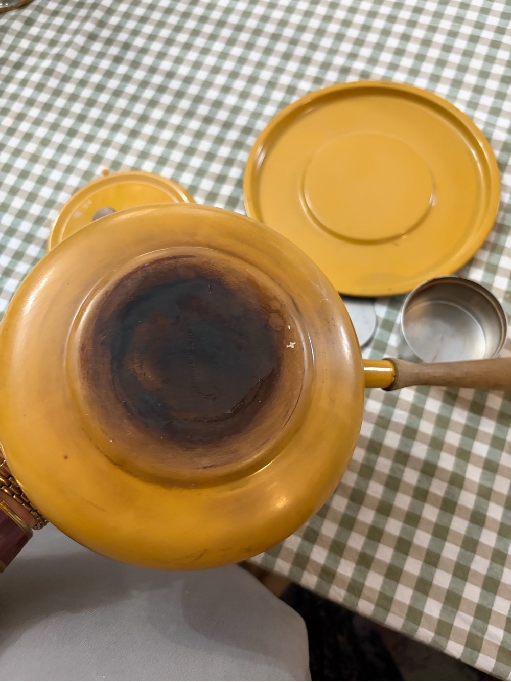 Vintage Yellow Enamel Fondue Pot with lid - Picture 7 of 11